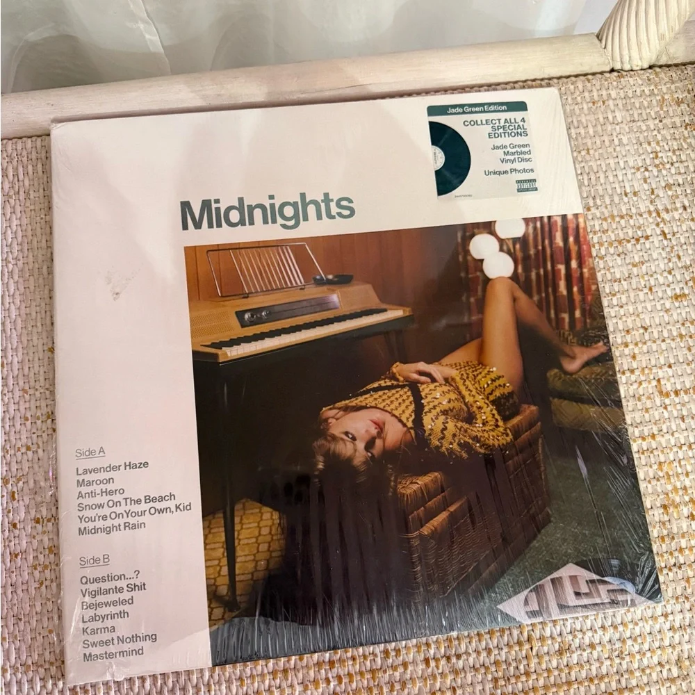 Taylor Swift | LIMITED EDITION Midnights | Jade Collectors Vinyl Record - Picture 1 of 2